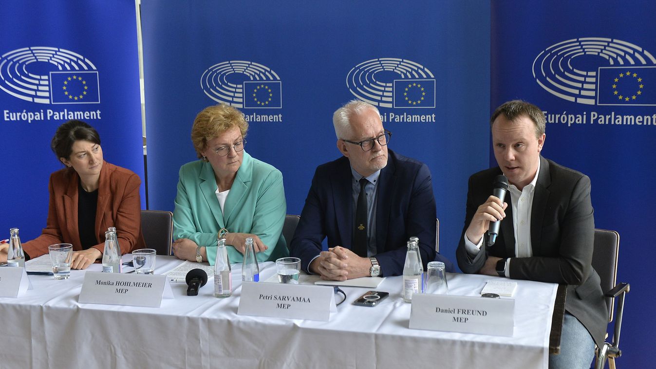Az EP-delegáció vizitjének célja a nyomásgyakorlás volt