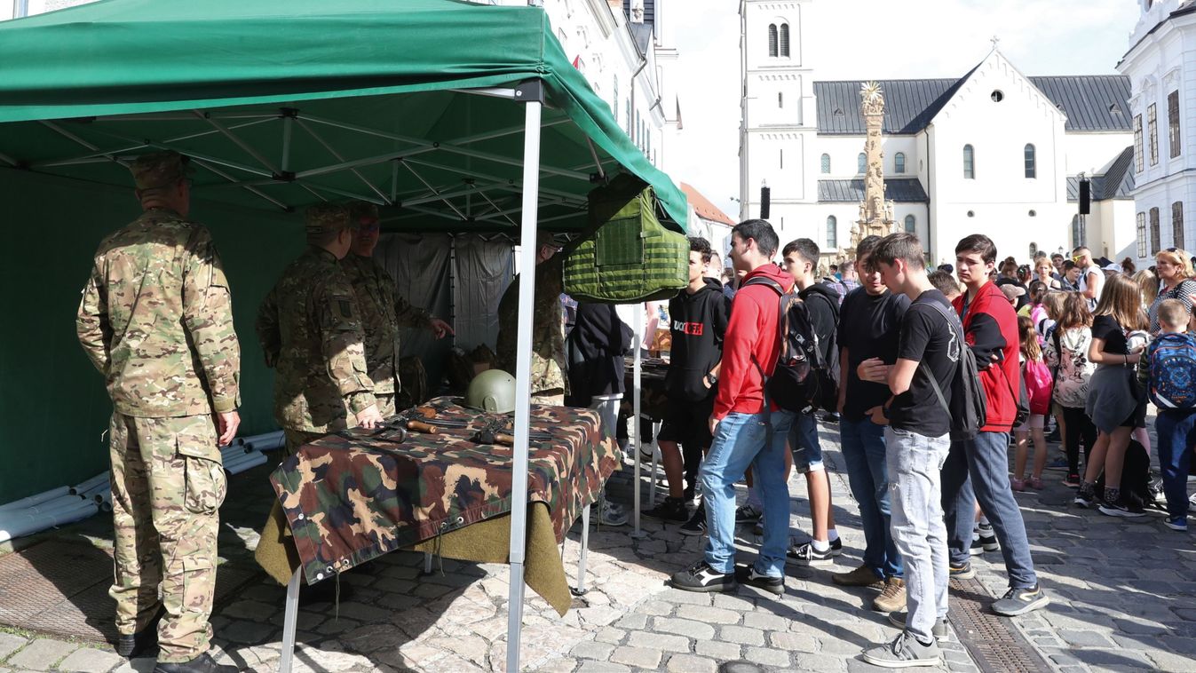 Iskolások százai ismerkedtek Veszprém egyedülálló értékeivel