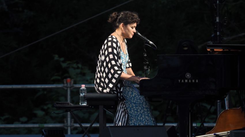 VEOL – Norah Jones koncertjén jártunk a História kertben