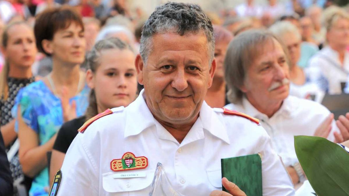 Történelmet írt a kitüntetett pétfürdői tűzoltóparancsnok