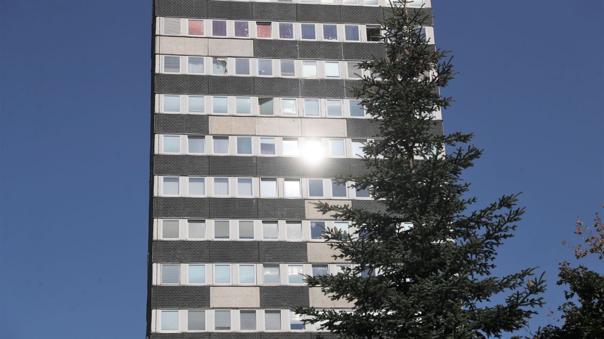 A nap képe – október eleji fényárban a toronyház