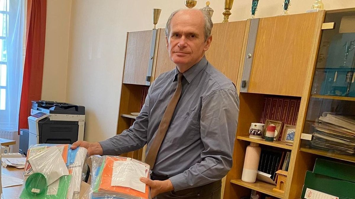 Iskolakezdést segítő csomagokat kaptak a rászorulók