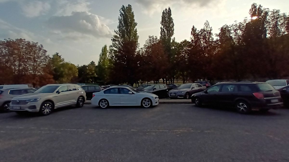 Így parkoltok ti - Balatonfűzfőn