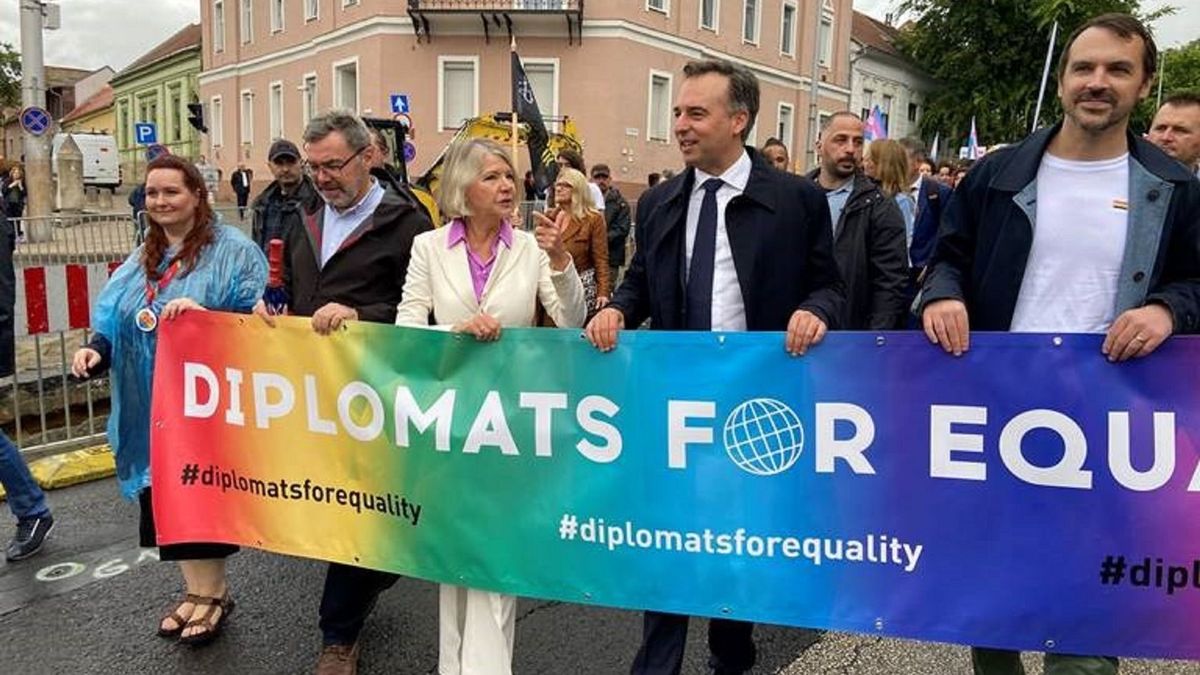 Az LMBTQ–lobbi újabb emberére talált, ezúttal a holland nagykövet képében