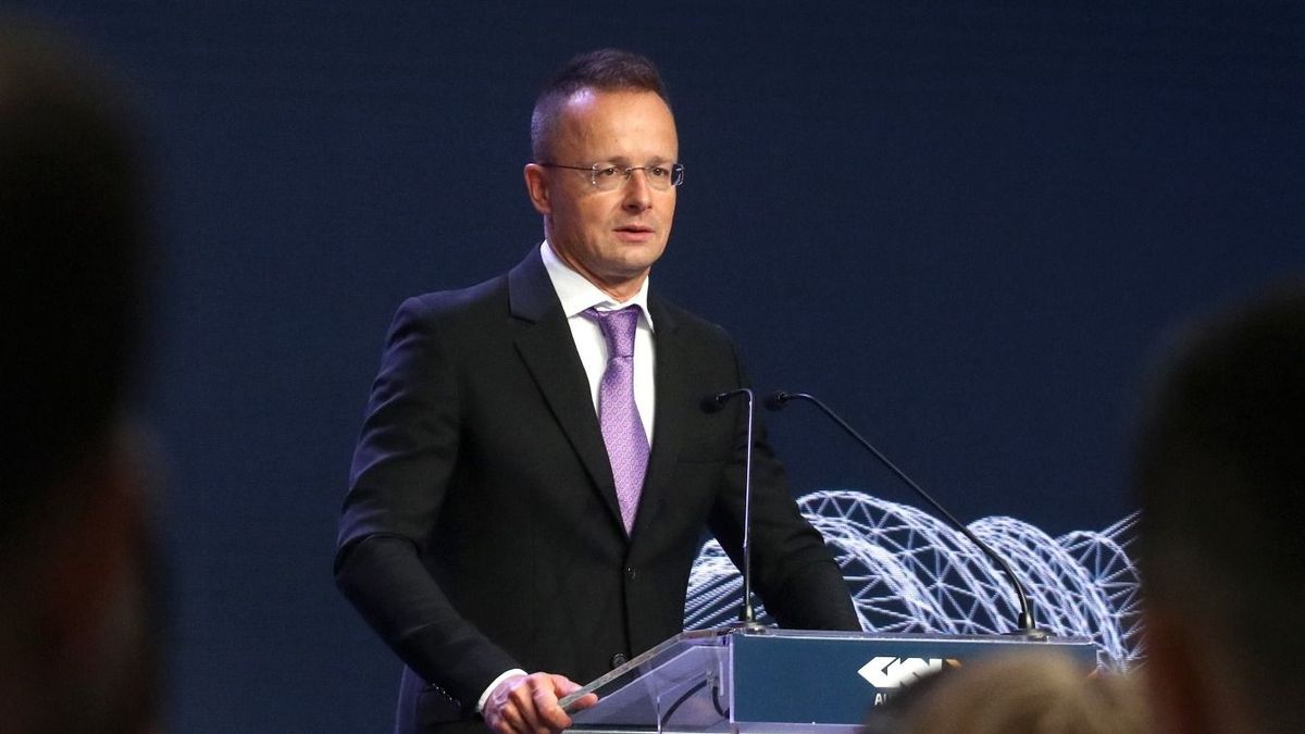 Szijjártó: a kormány legfőbb feladata hazánk fizikai és gazdasági biztonságának garantálása (videó)