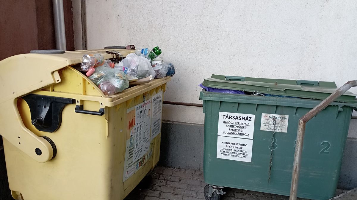 Hat hét után ürítik a csurig telt zirci szelektív kukát