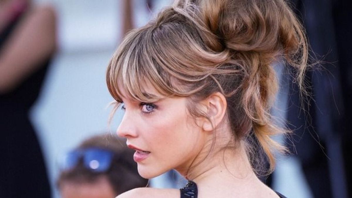 Palvin Barbi bomba formát villantott a vörös szőnyegen