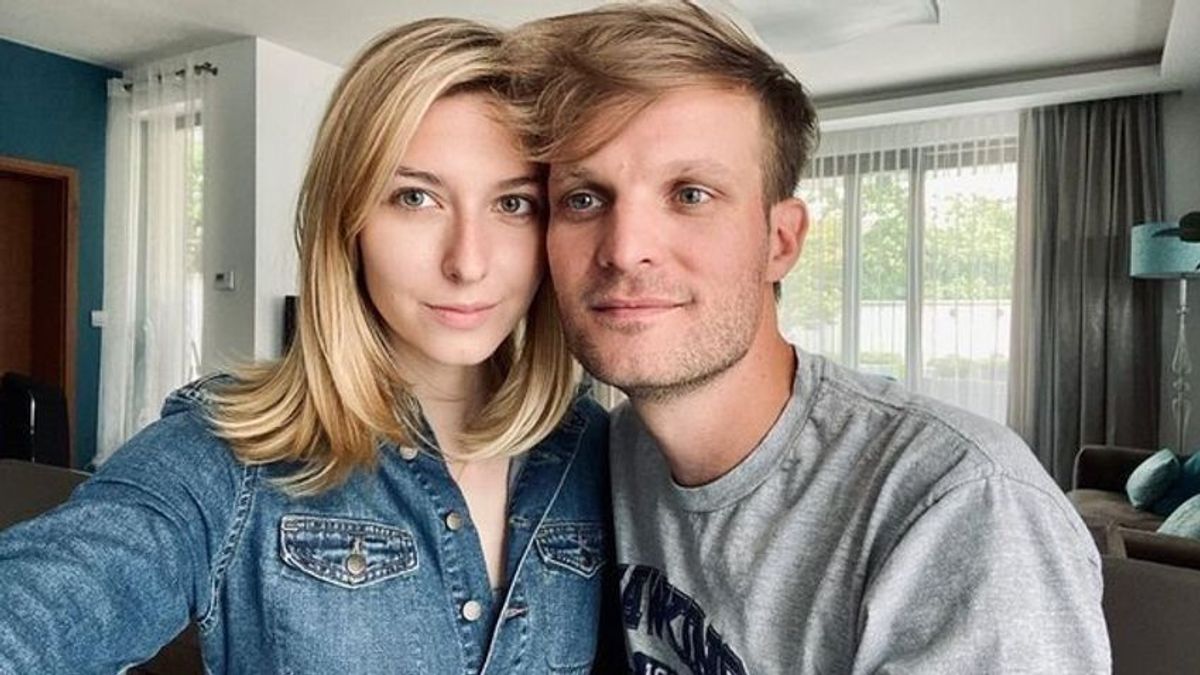 Itt vannak a képek: megszületett Puskás Peti és Dallos Bogi kisfia