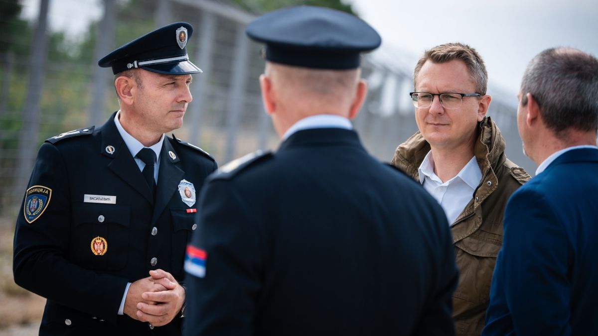 Magyar rendőrök teljesítenek szolgálatot a szerb-észak-macedón határon