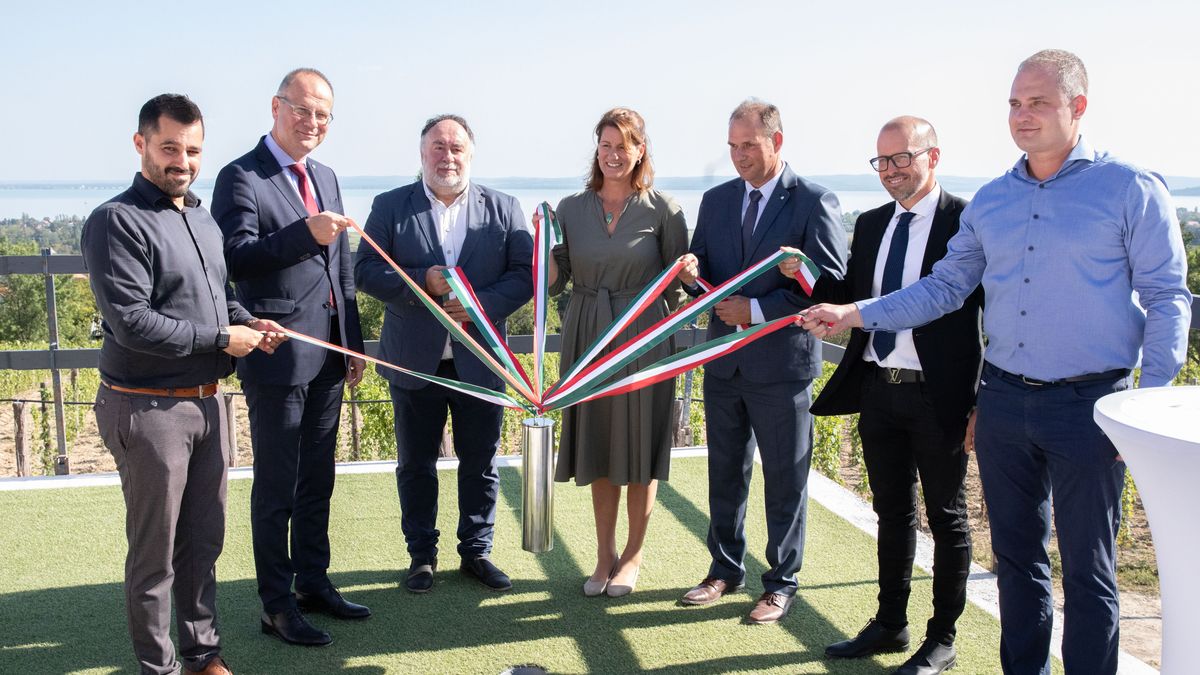 Navracsics Tibor miniszter: „A Balaton maga az élet”