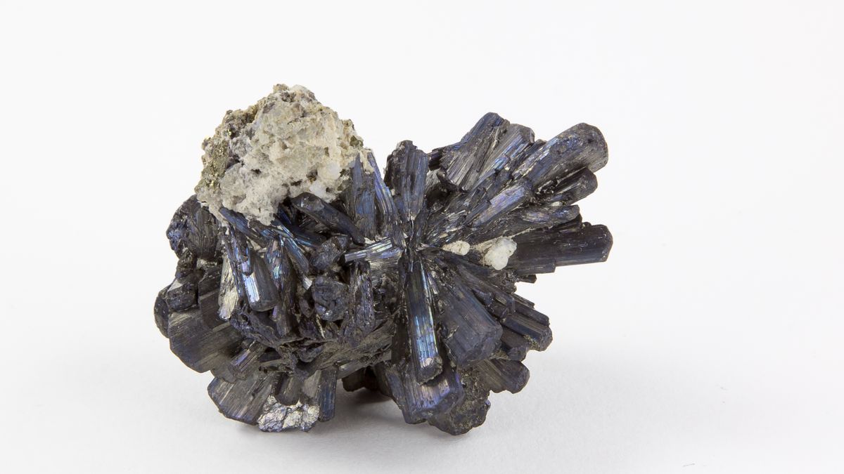 Tű alakú kristályok kerítésépítéshez, arcfestéshez