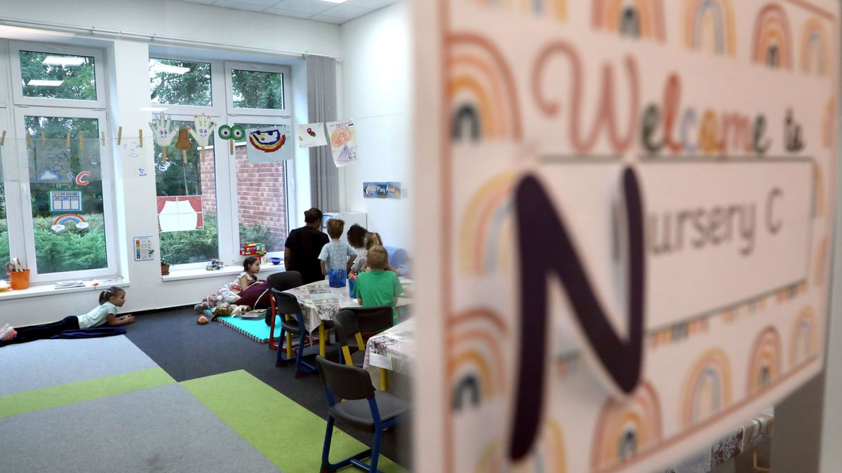 Bemutatta fejlesztési terveit a miskolci Avalon International School