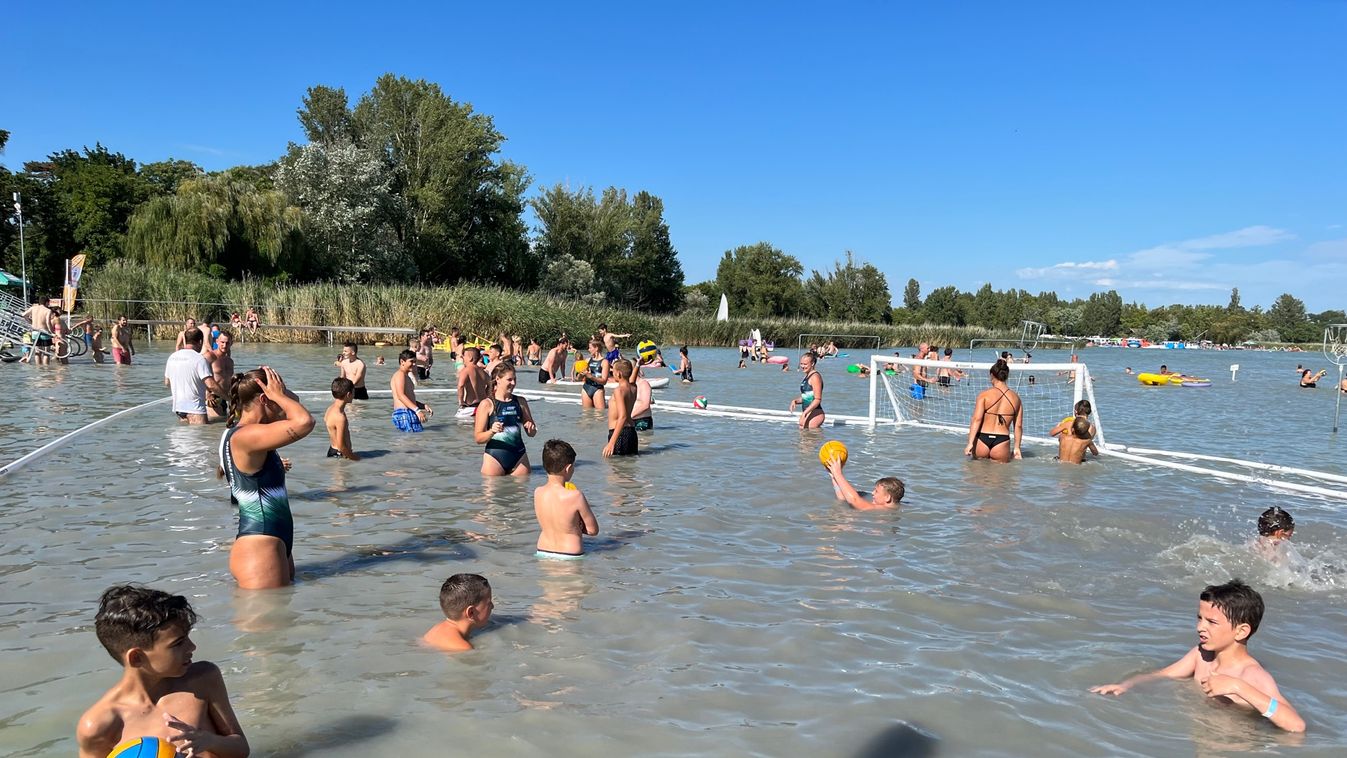 Nem voltak kevesebben a révfülöpi strandon idén, mint tavaly