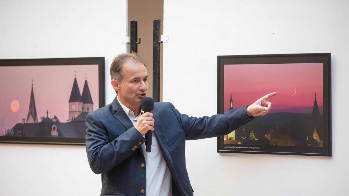 Ladányi Tamás asztrotájképeit állították ki a Pannon Egyetem aulájában