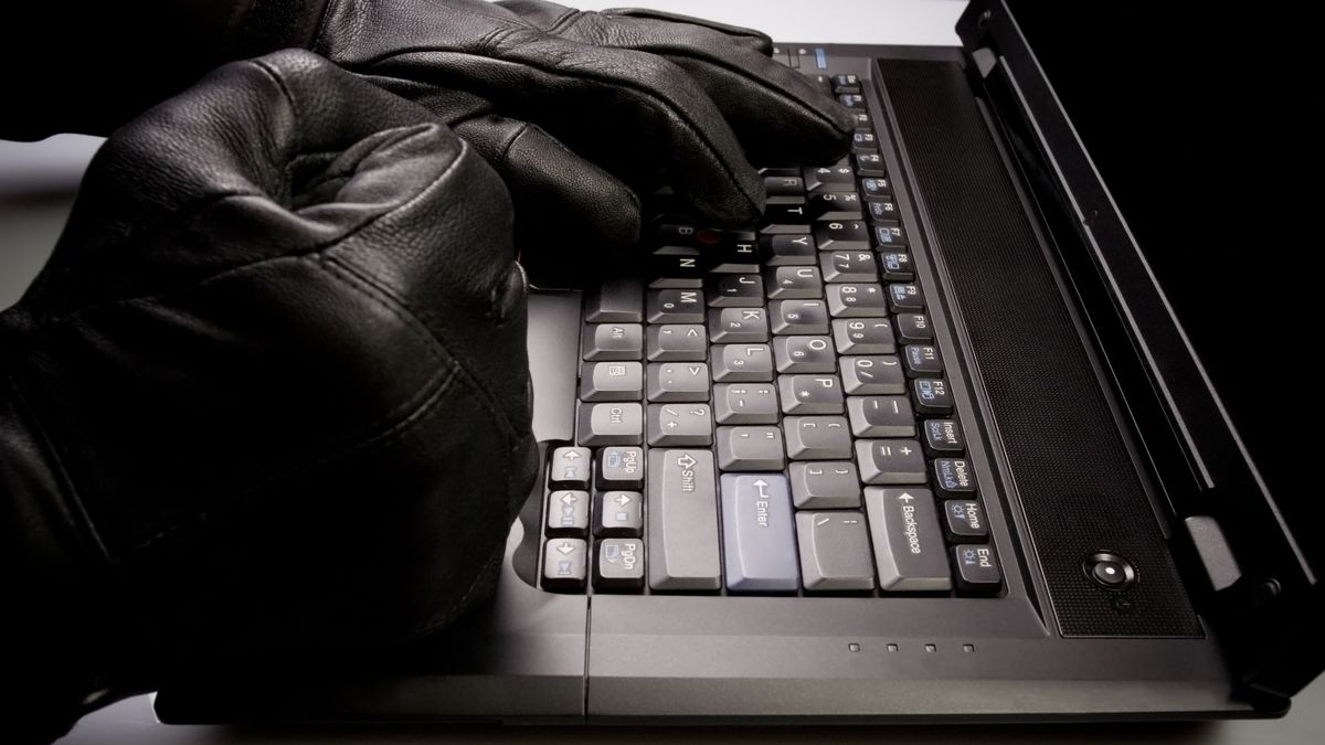 Pech: a magyar zsarukat akarta átverni egy hamis FBI-ügynök