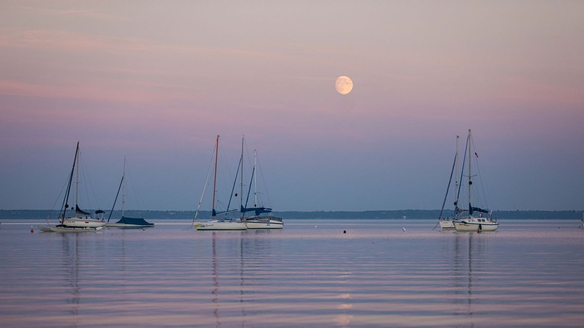 Csodálatos naplemenet a Balatonnál