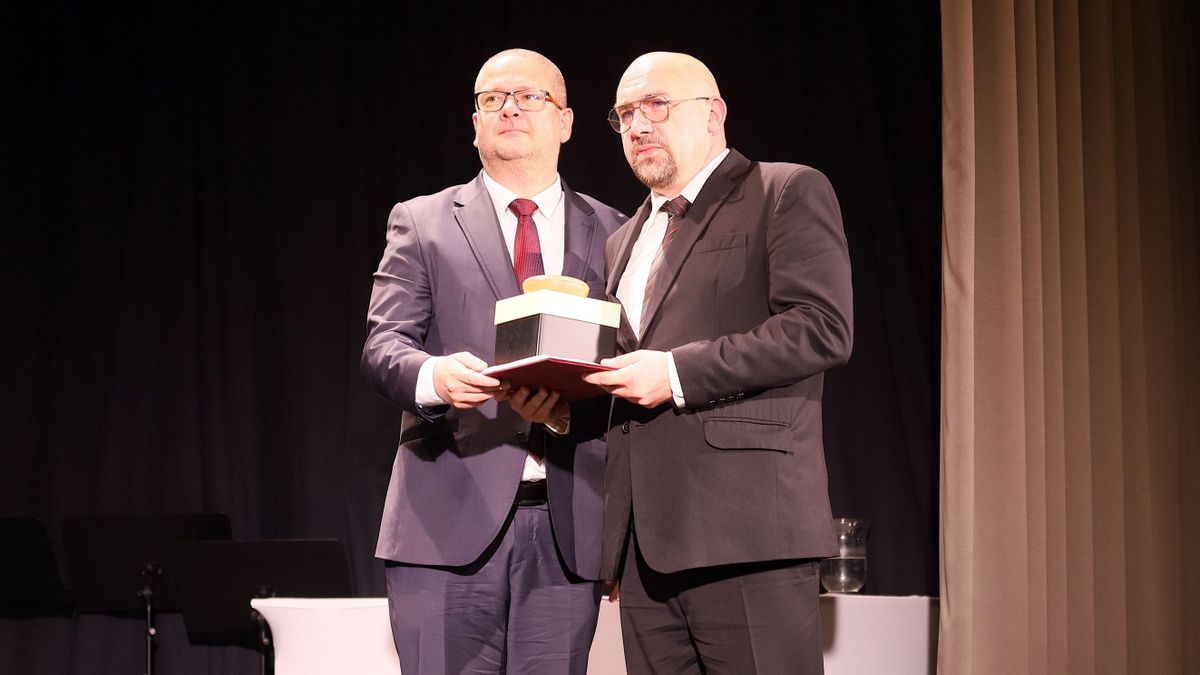 Megszépítik éltünket a versek