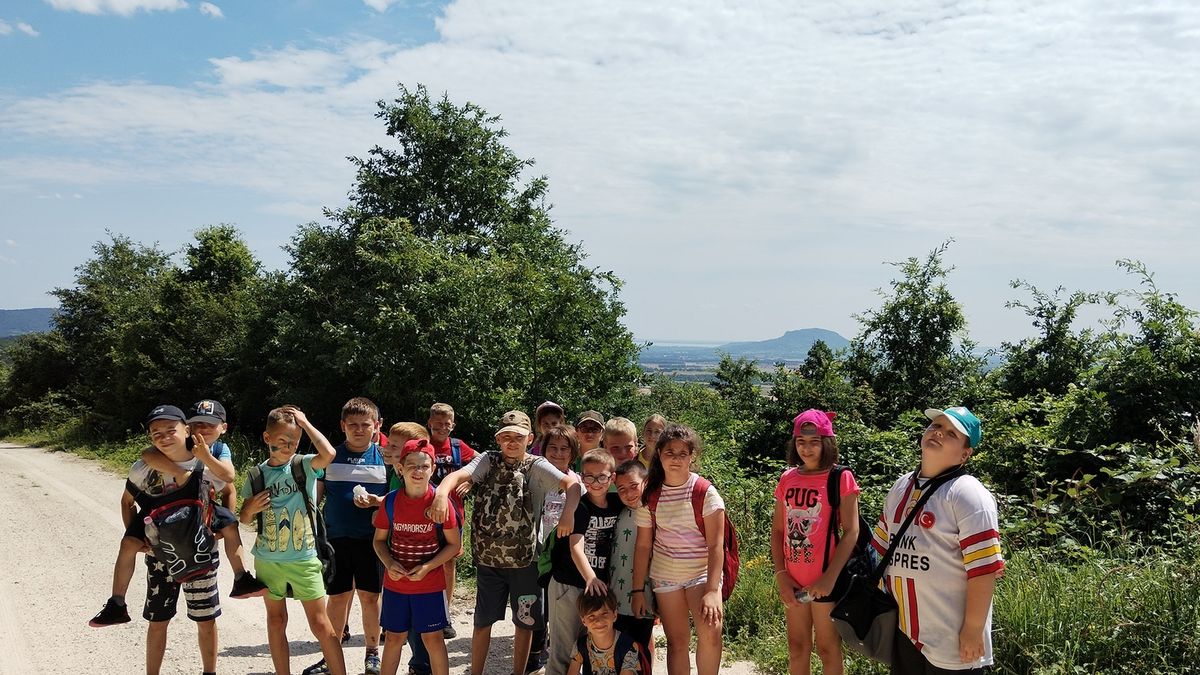 Kölcsönnagymamákkal táboroztak a tapolcai gyerekek