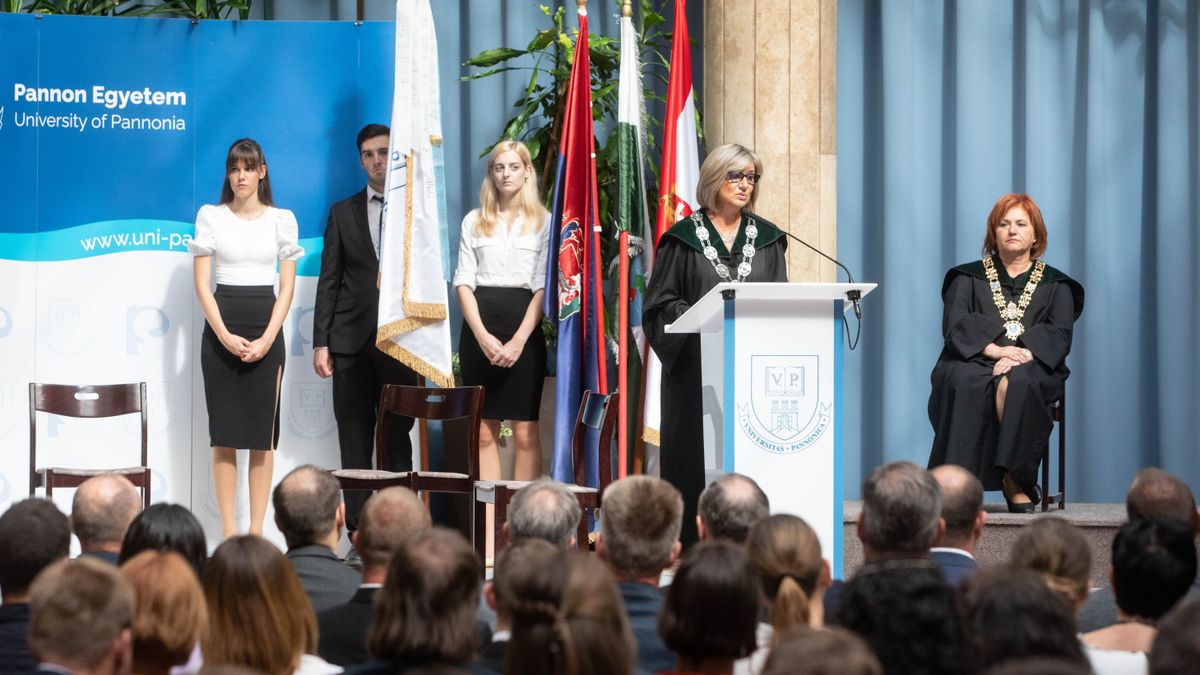 Ünnepélyes tanévnyitó a Pannon Egyetem Humántudományi Karán