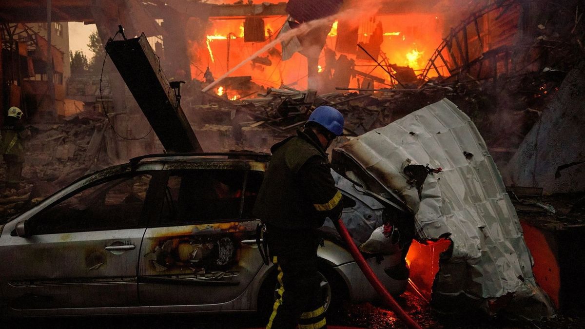 Kilőttek egy tengeri drónt a krími híd közelében – frissül