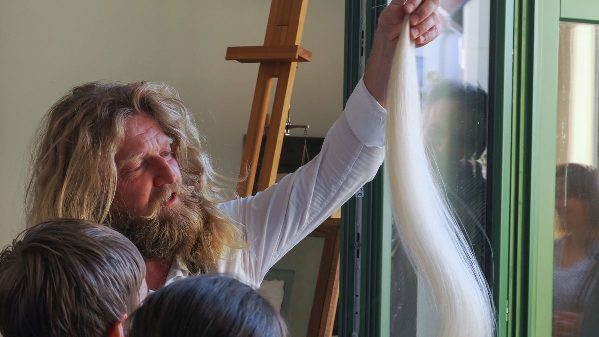 Hegedűkészítőműhelyben jártak a Mini Carnegie Hall résztvevői