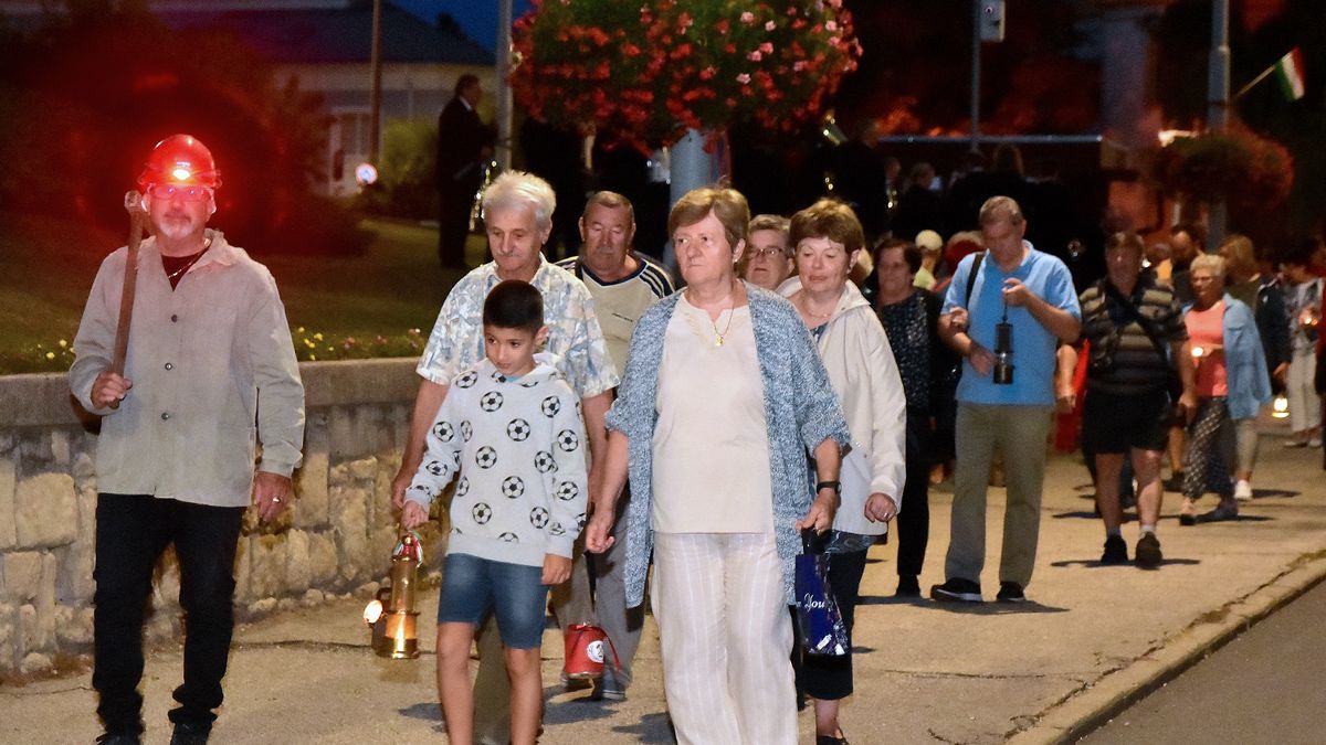 Az emlékezés jegyében bányászlámpás felvonulást tartottak Várpalotán