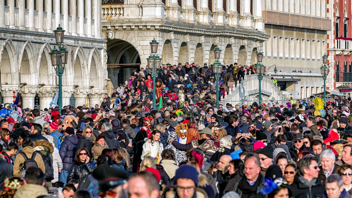Fizetniük kell jövőre a turistáknak, ha Velencébe látogatnak