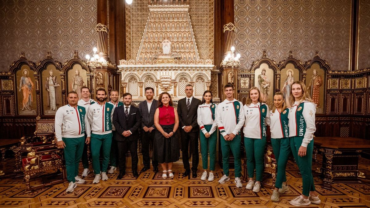 Világbajnok vívóink jártak a Szent István-teremben