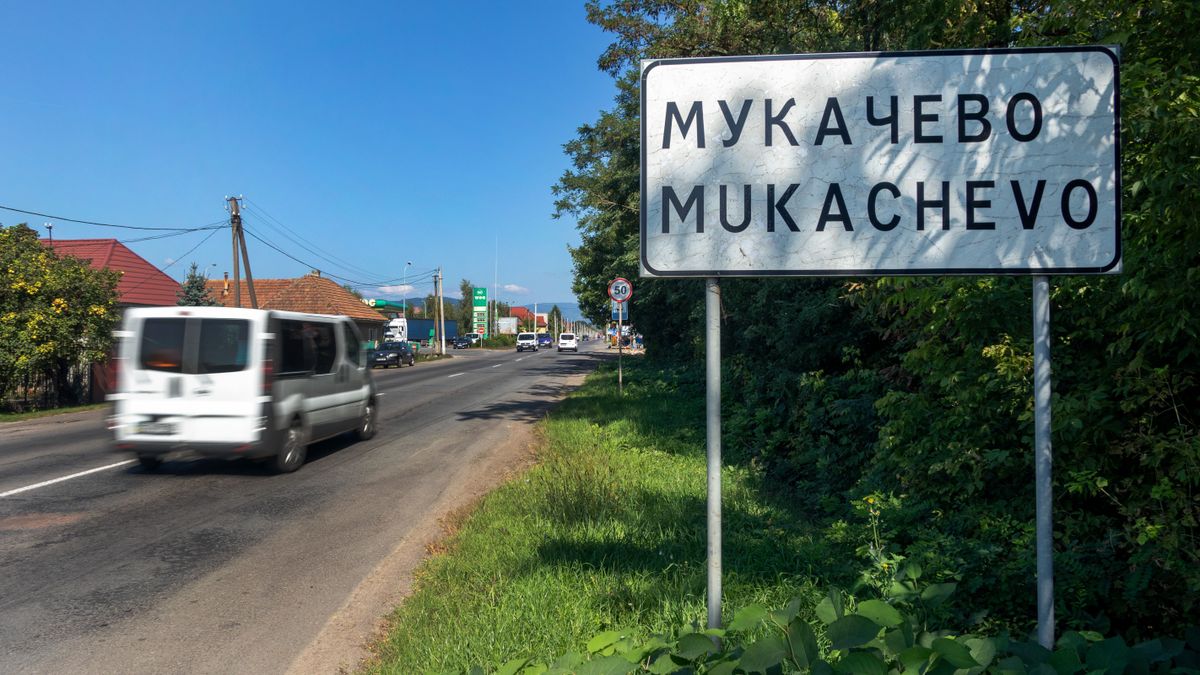 Több mint százéves, magyar alapítású helyi sportegyesület alól húzta ki a földet a munkácsi önkormányzat