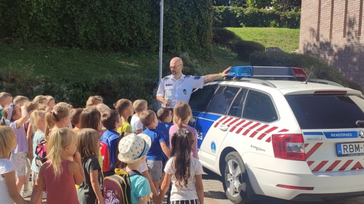Óvodások látogattak a balatonalmádi rendőrkapitányságra