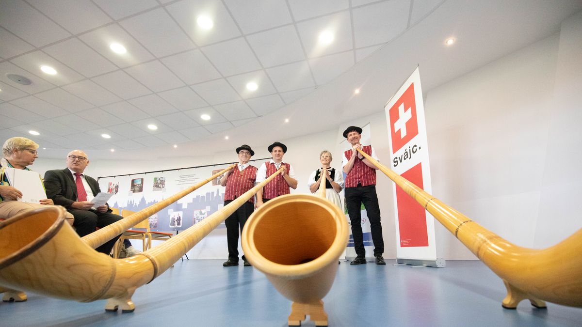 Különös hangszerekből előcsalt különleges hangok