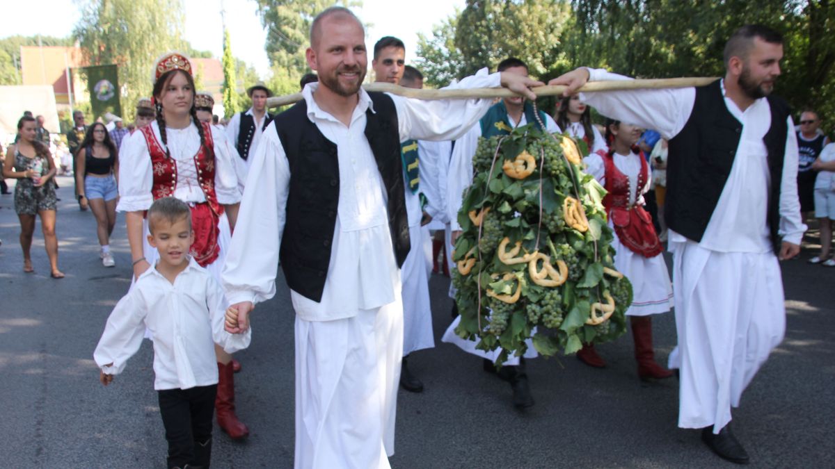 Óriási érdeklődés kísérte a badacsonyi szüreti felvonulást