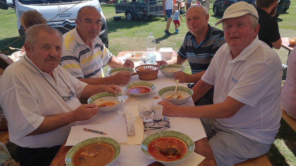 Megfőzték a halakat Balatonudvariban (videó)