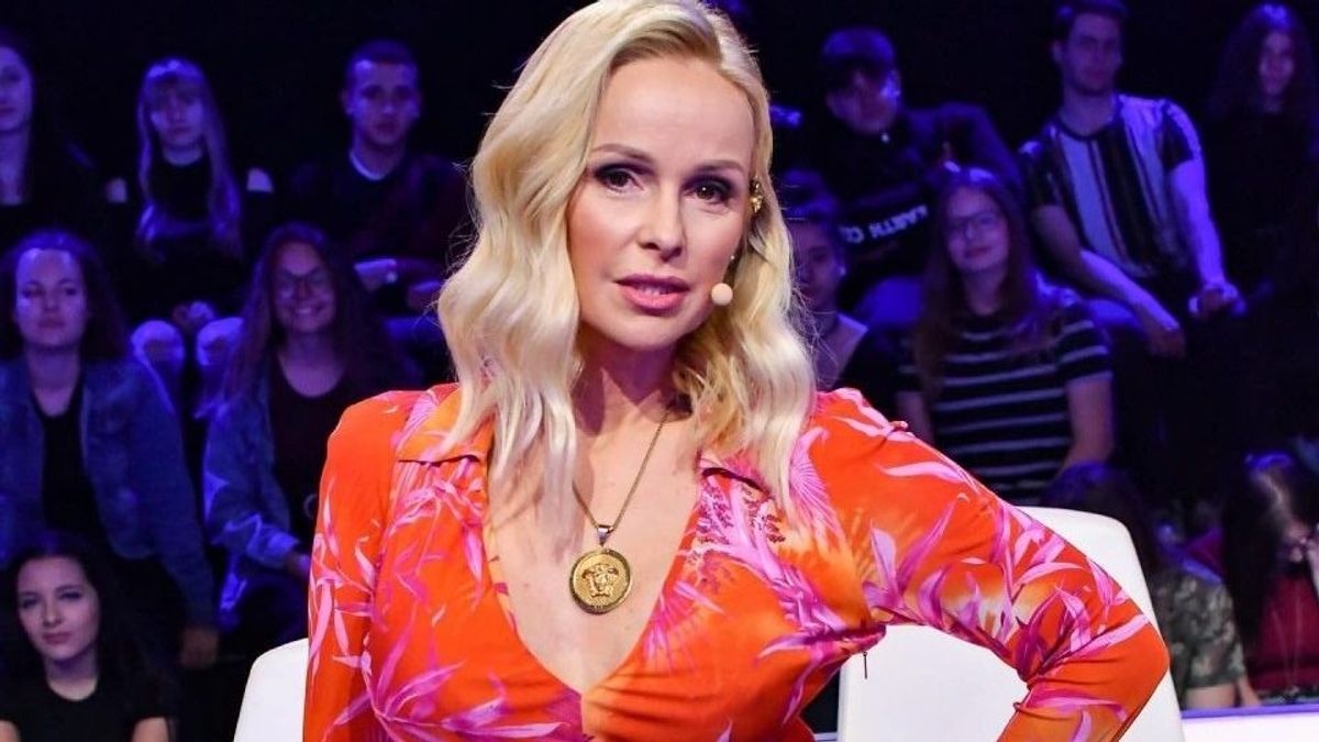 Azta! Köllő Babett olyan terpeszt mutatott, hogy eláll a lélegzet