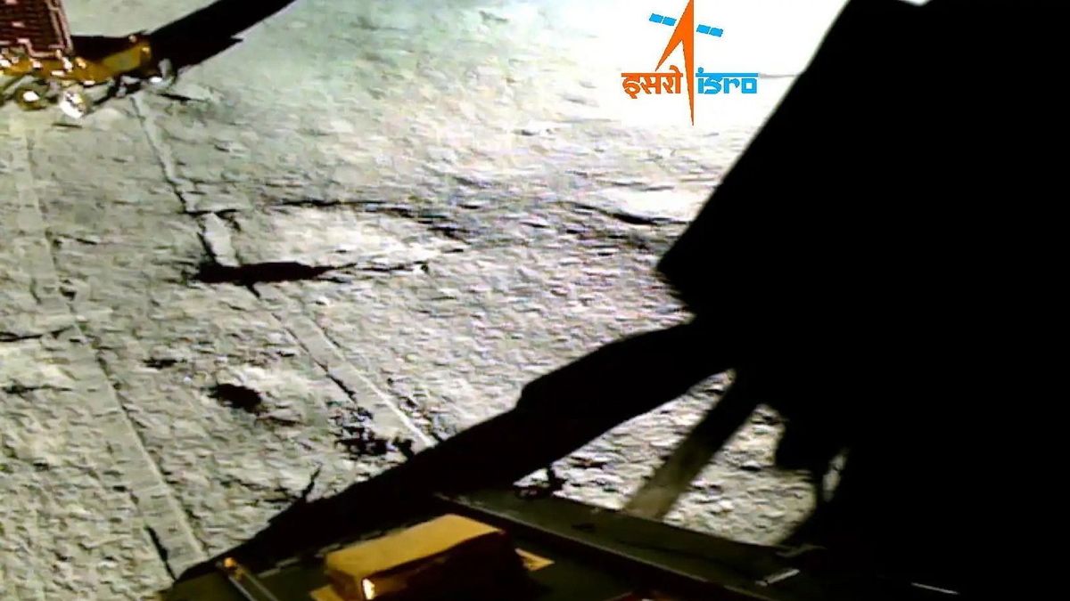 Küldetése végeztével lekapcsolták az indiai holdjárót