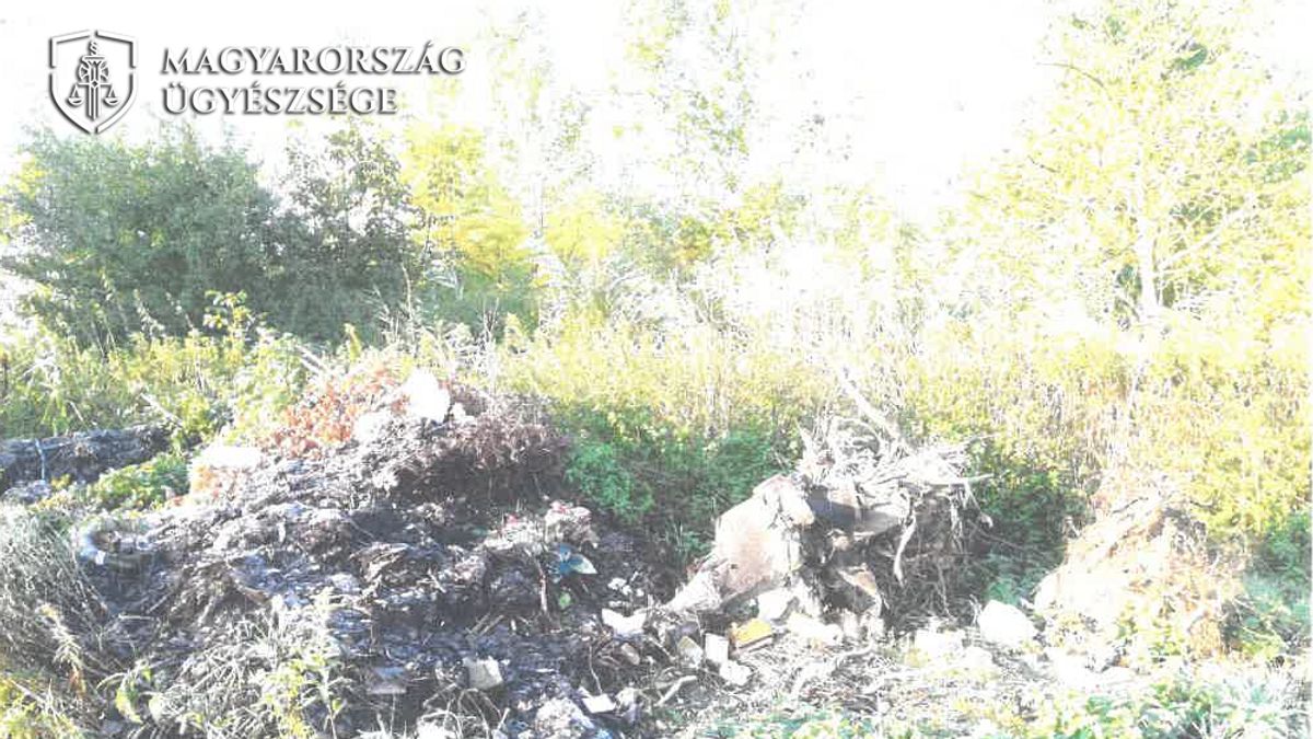 Úgy gondolta jó helye lesz a Pápa környéki szántóföldön a szemétnek, nagyot tévedett