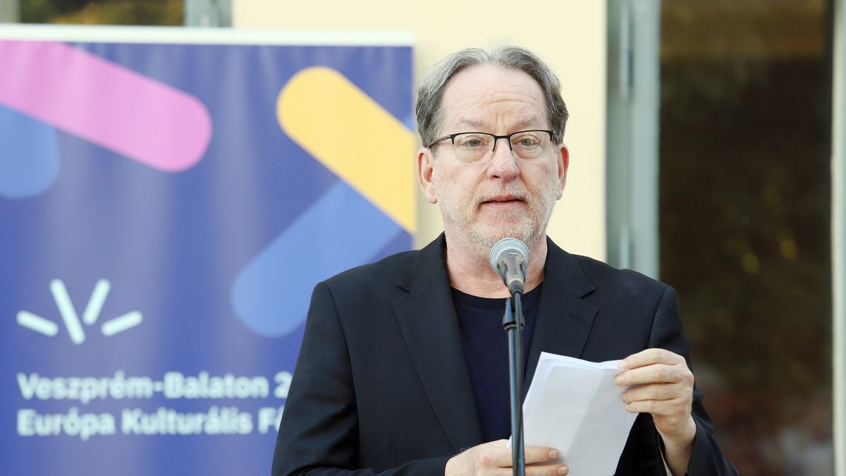 Világhírű művész kiállítását nyitották meg Balatonfüreden