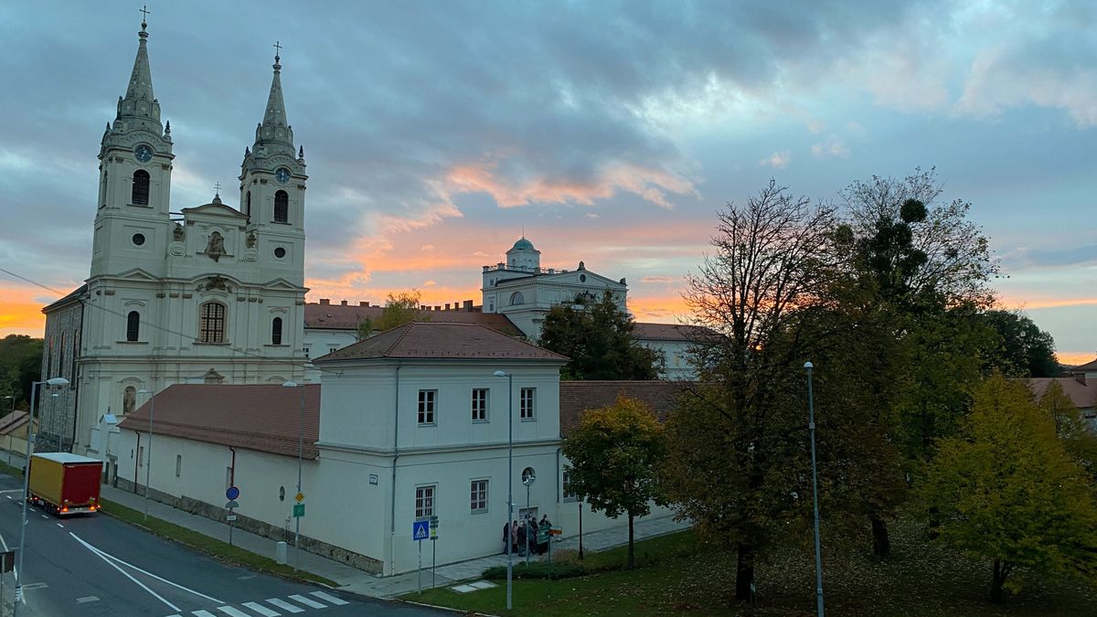 Rózsaszín hajnal Zircen (képgaléria)