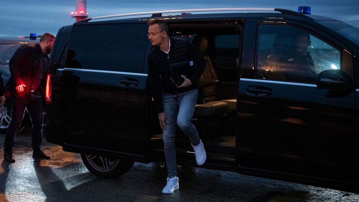 Szijjártó Péter Kínába indult