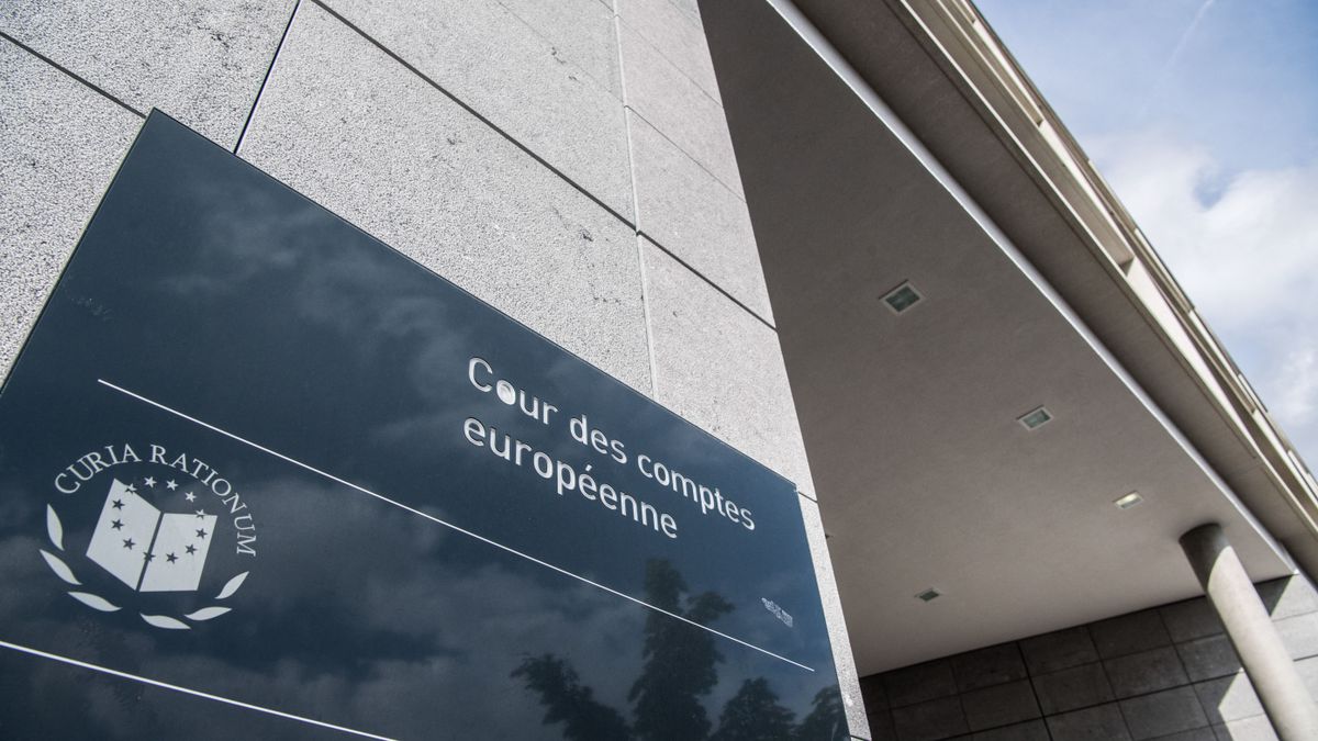 Vérlázító adatok kerültek elő arról, hogy mennyi pénzt pazarolt el Brüsszel