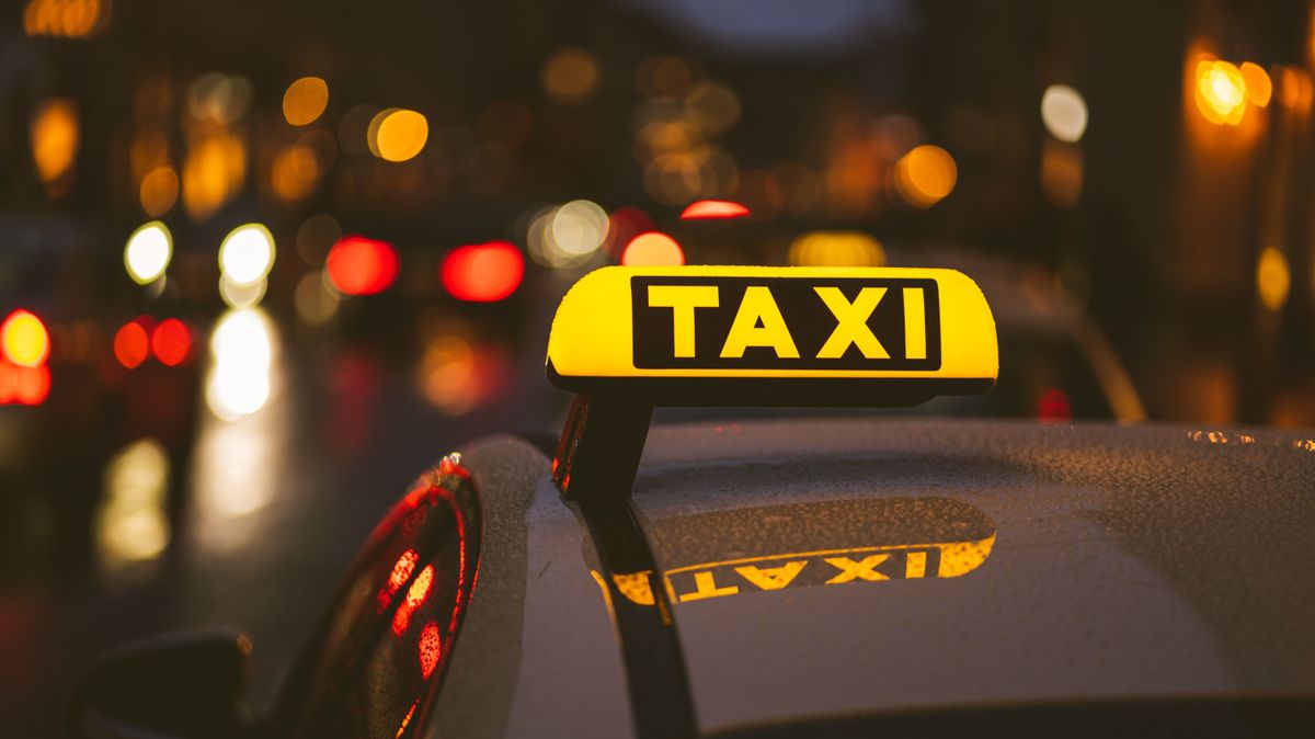 A halál torkából menekült meg a taxis a ferihegyi úton (videó)