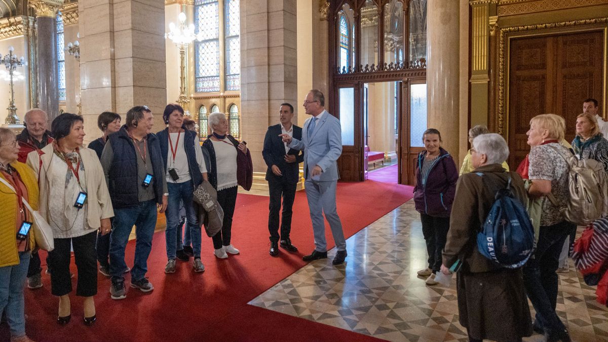 A miniszter volt az idegenvezetőjük