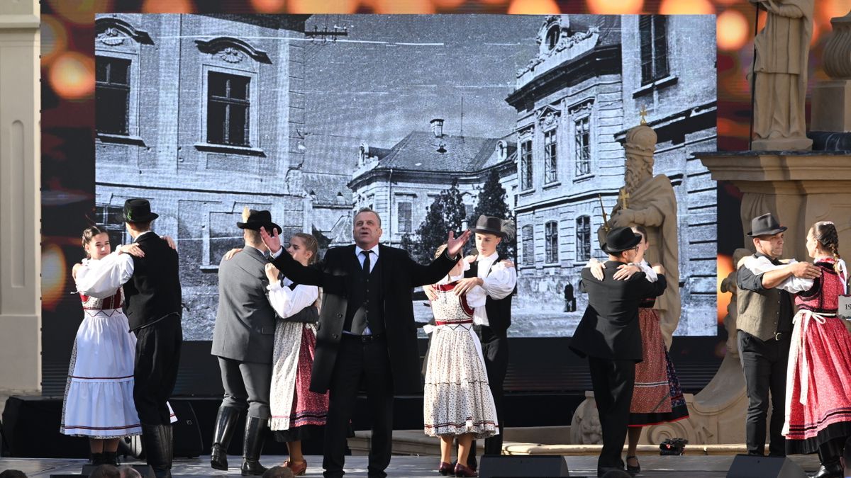 A Petőfi Színház adott műsort az ünnepi rendezvényen
