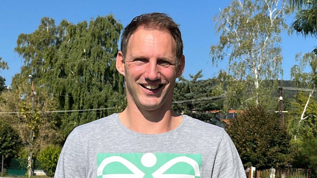 Iváncsik Gergő 270-szeres válogatott balszélső futotta le a 2023 métert a révfülöpi iskolás gyerekekkel