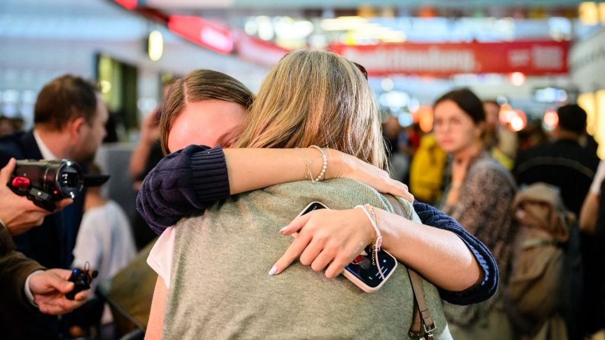 Újabb 65 magyar állampolgárt sikerült kimenekíteni Izraelből (videó)