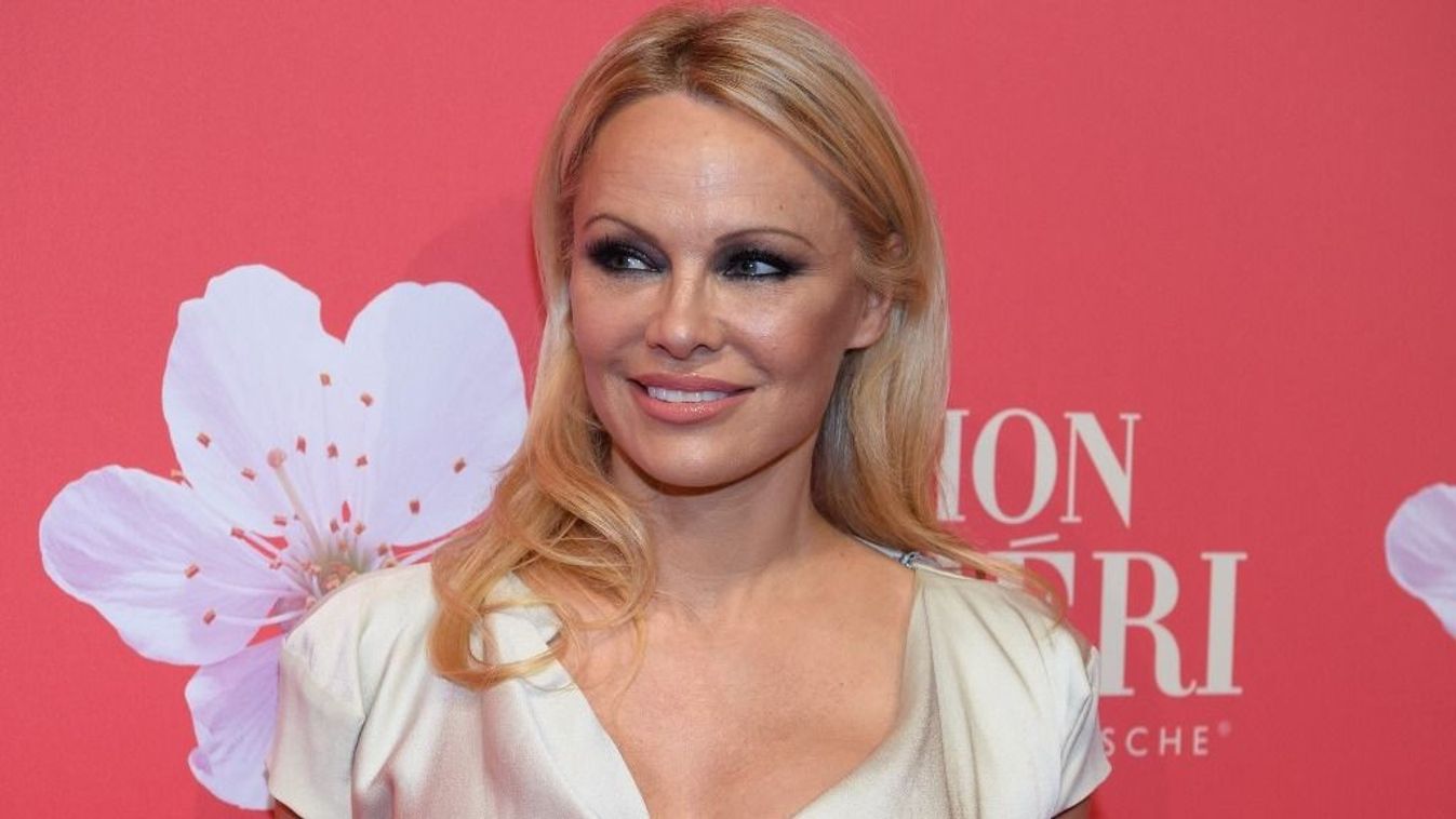 Pamela Anderson nem is hasonlít önmagára, súlyos döntést hozott