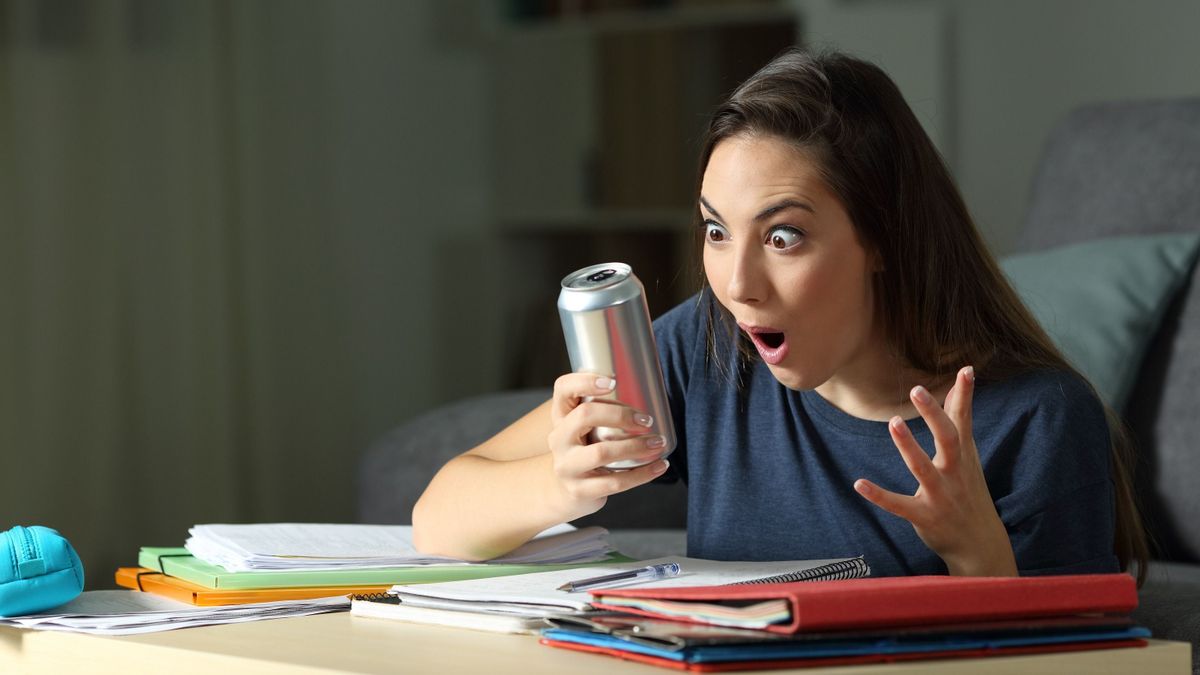 Sok iskolás fiatal reggeliként tekint az energiaitalokra