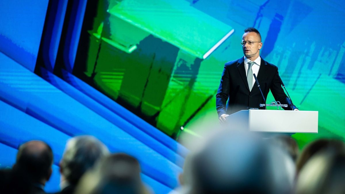 Szijjártó Péter az ukrajnai háború befejezését sürgette Minszkben (videó)