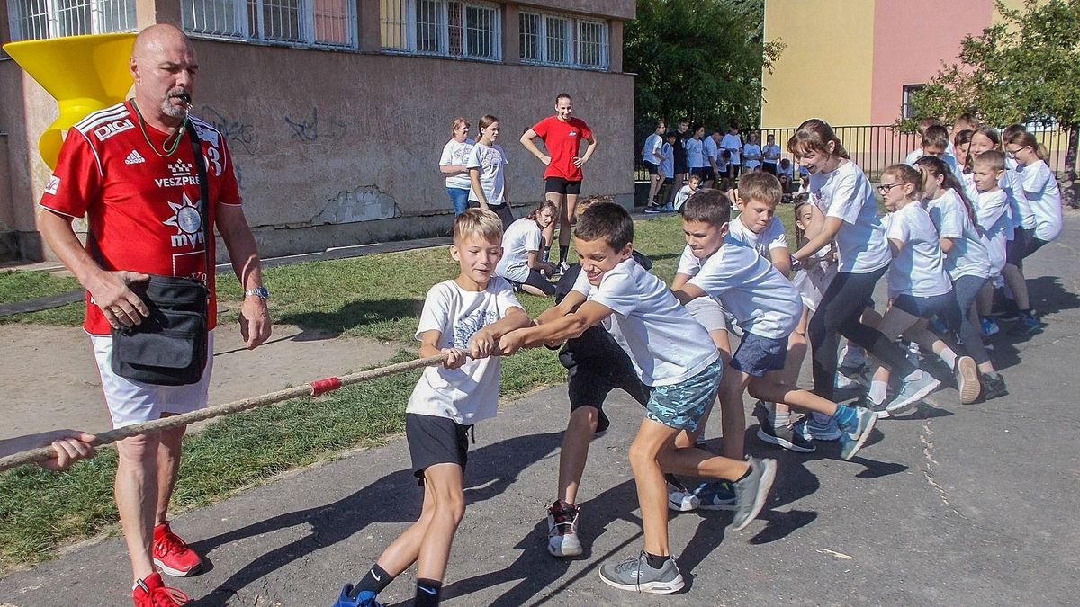 A várpalotai vasemberrel is találkozhattak a diákok