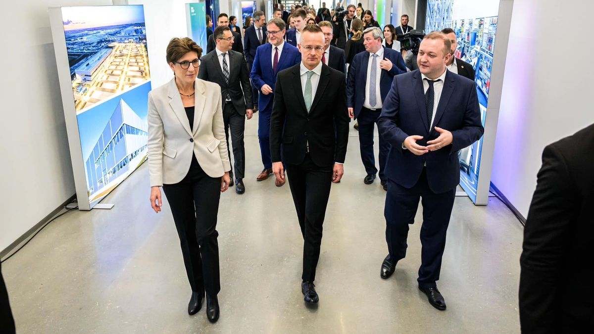 Átadták a BMW képzési központját Debrecenben (videó)
